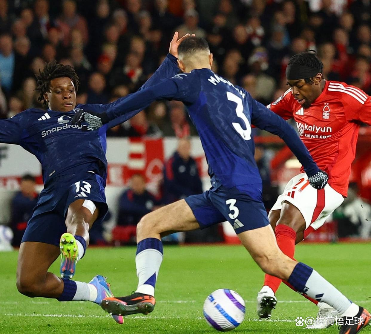 爱游戏中国-曼联联赛8轮不胜创35年纪录